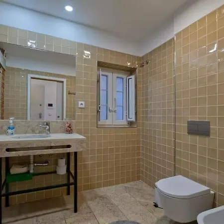 アパート Charming Loft With Rooftop Terrace リスボン